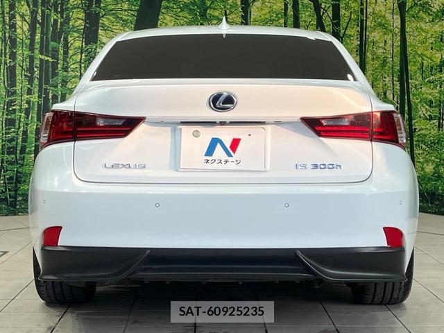 Lexus IS 2016-01 8221582-14