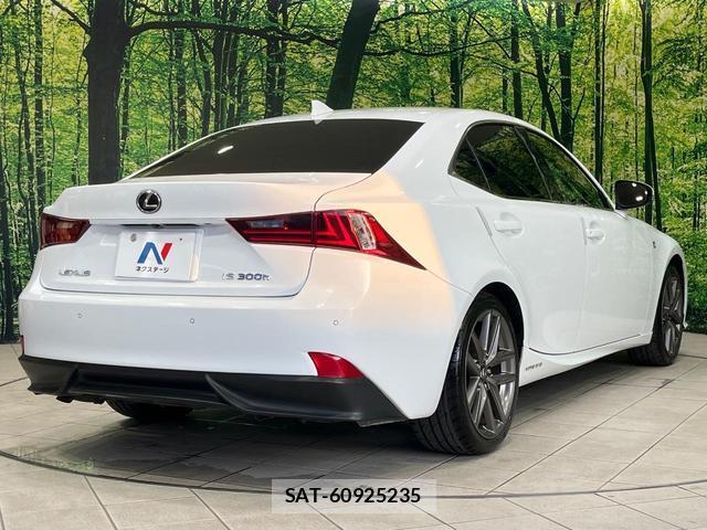 Lexus IS 2016-01 8221582-16