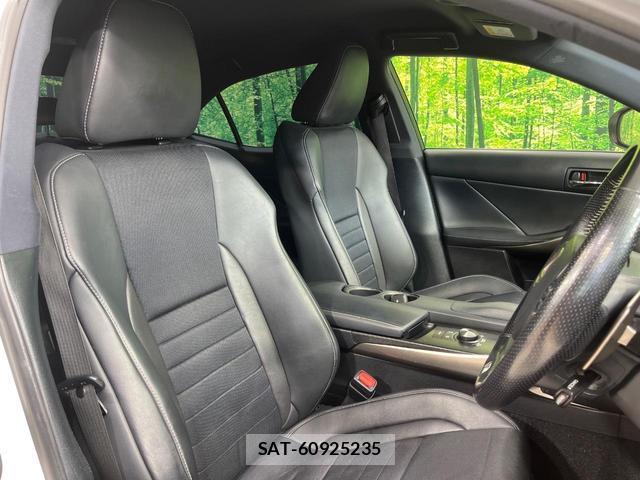Lexus IS 2016-01 8221582-7