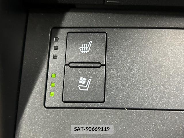 Lexus IS 2021-09 8222524-11