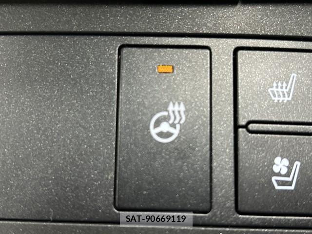 Lexus IS 2021-09 8222524-15