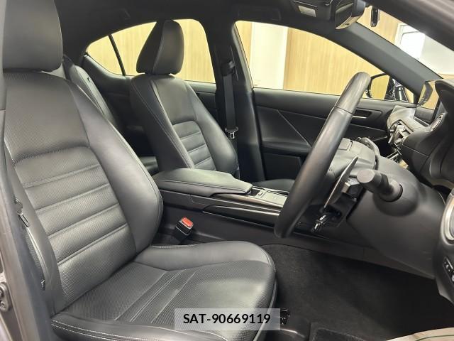 Lexus IS 2021-09 8222524-19