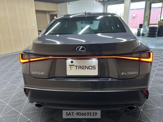 Lexus IS 2021-09 8222524-4