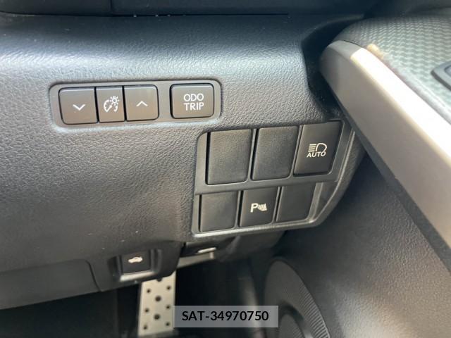 Lexus IS 2018-01 8222793-13