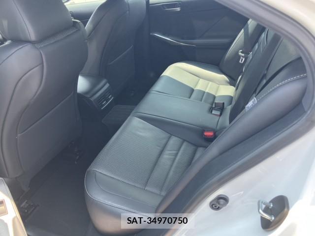 Lexus IS 2018-01 8222793-2