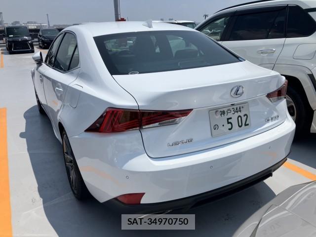 Lexus IS 2018-01 8222793-3