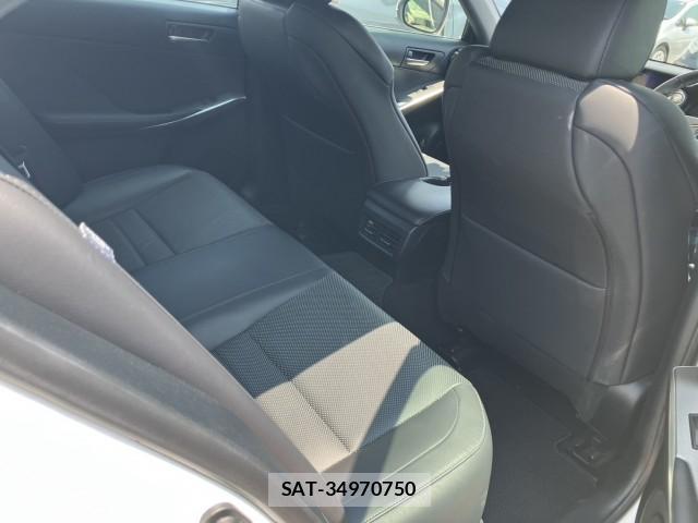 Lexus IS 2018-01 8222793-5