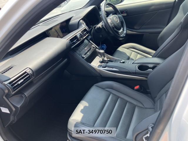Lexus IS 2018-01 8222793-7