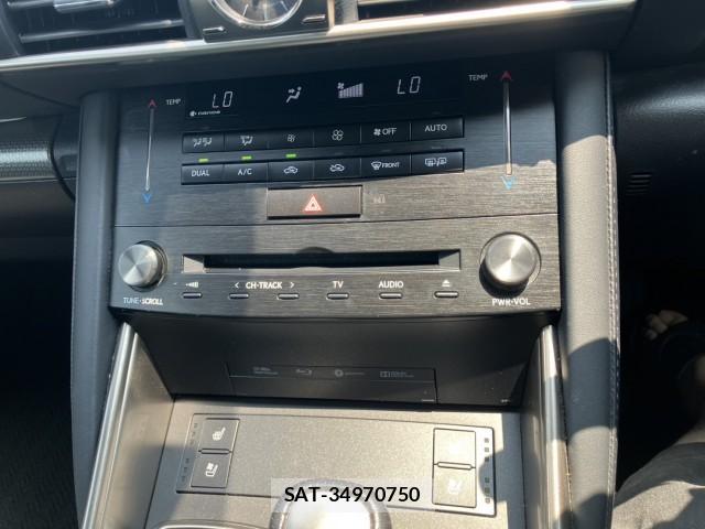 Lexus IS 2018-01 8222793-9
