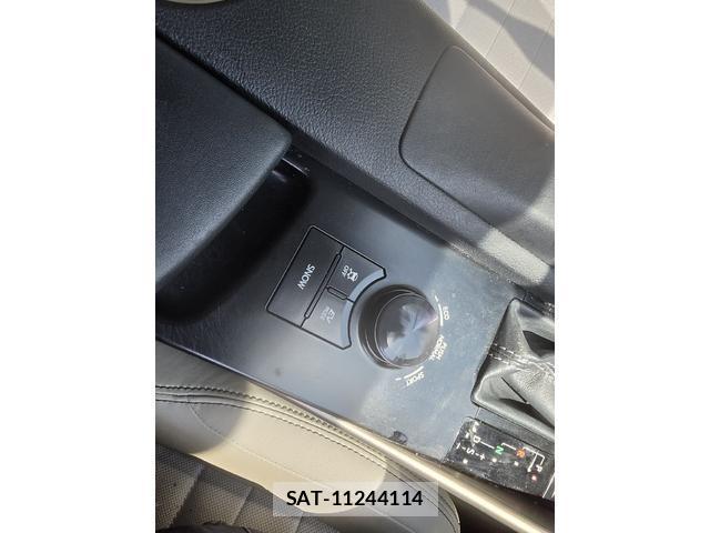 Lexus IS 2013-09 8222915-10