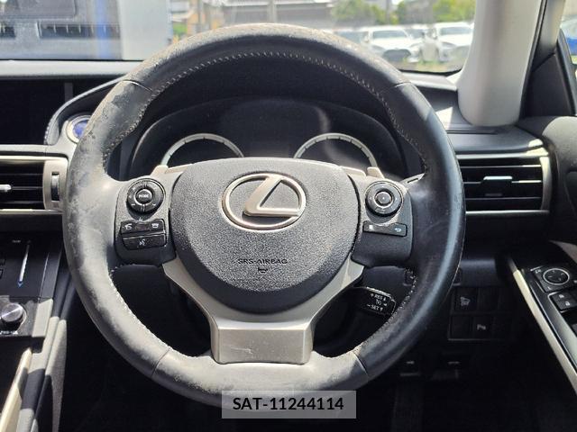 Lexus IS 2013-09 8222915-14