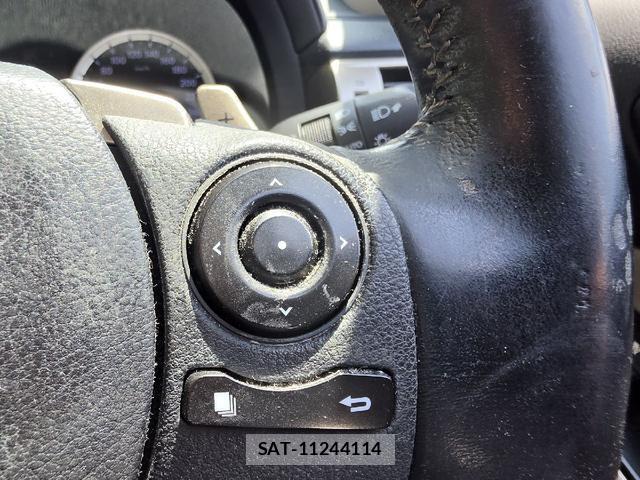 Lexus IS 2013-09 8222915-16