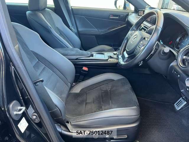 Lexus IS 2022-10 8223191-5