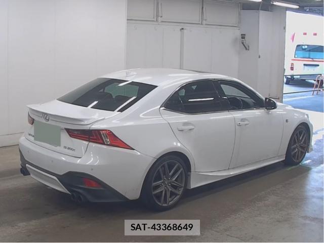 Lexus IS 2015-08 8223620-1