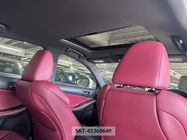 Lexus IS 2015-08 8223620-10