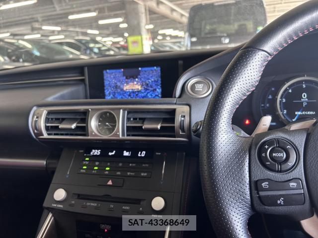 Lexus IS 2015-08 8223620-11