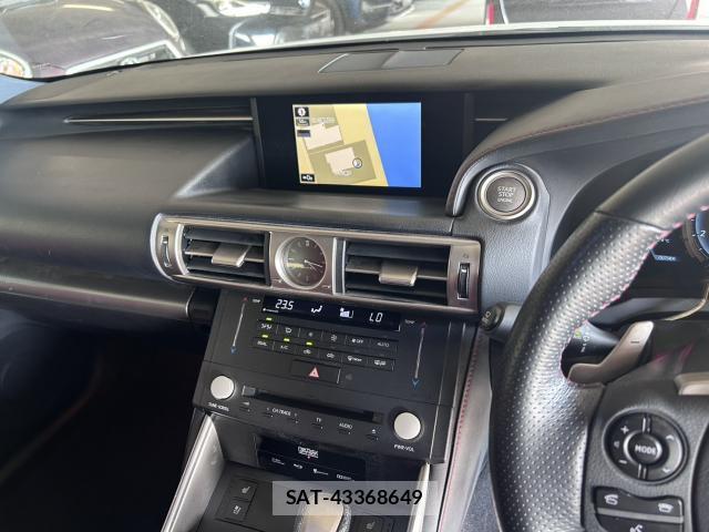 Lexus IS 2015-08 8223620-12