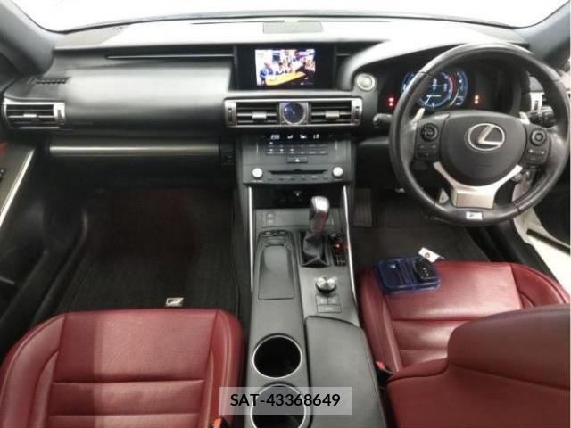 Lexus IS 2015-08 8223620-2