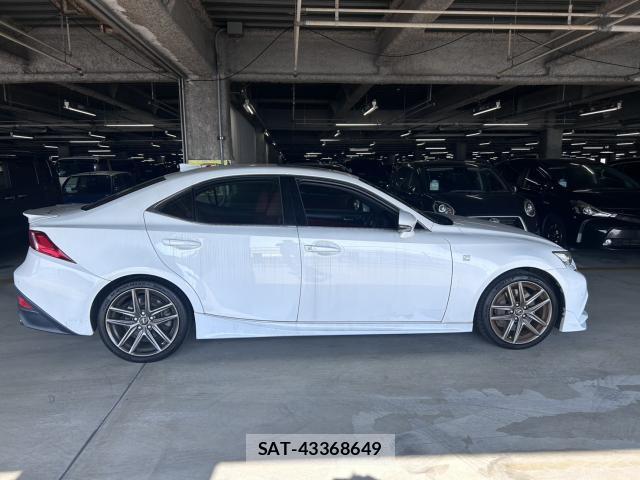 Lexus IS 2015-08 8223620-8