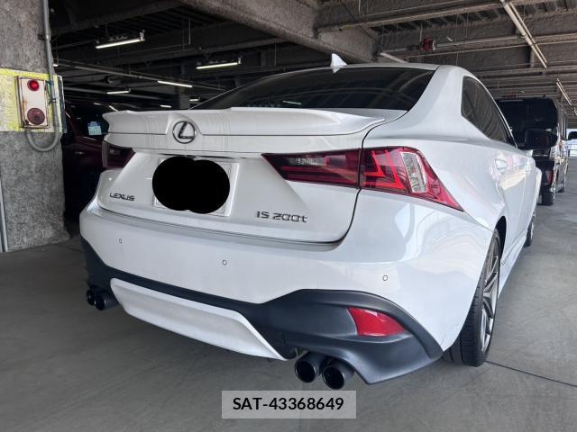 Lexus IS 2015-08 8223620-9