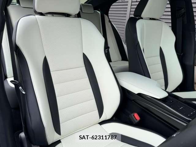 Lexus IS 2026-04 8224314-11