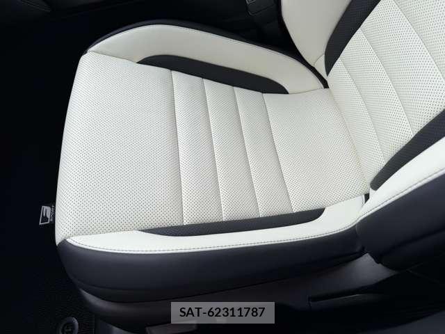 Lexus IS 2026-04 8224314-16
