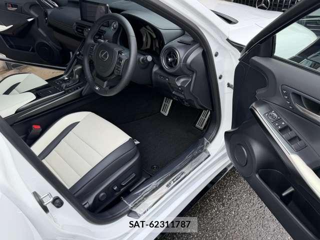Lexus IS 2026-04 8224314-3