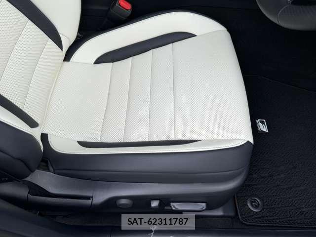 Lexus IS 2026-04 8224314-4