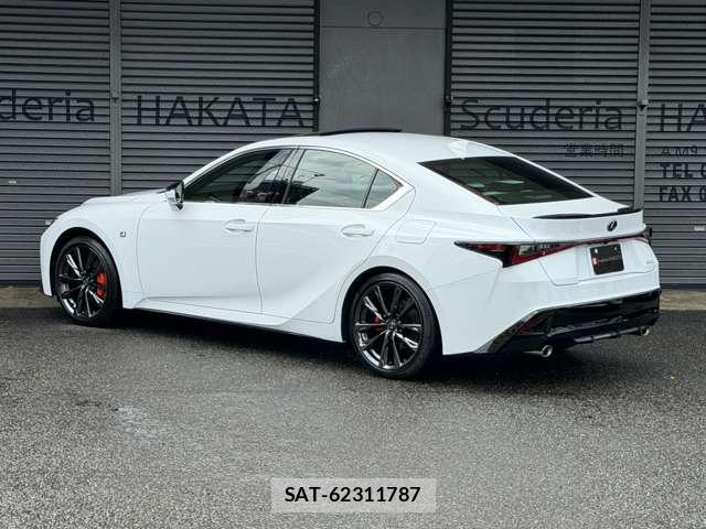 Lexus IS 2026-04 8224314-5