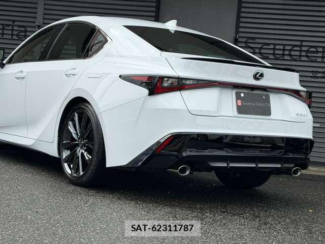Lexus IS 2026-04 8224314-6