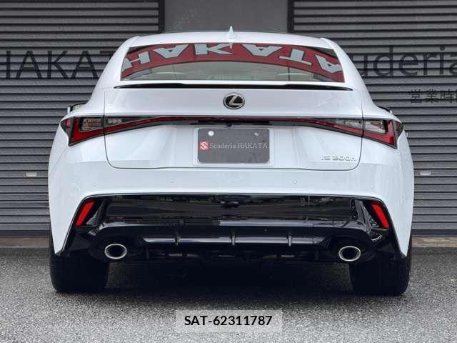 Lexus IS 2026-04 8224314-9