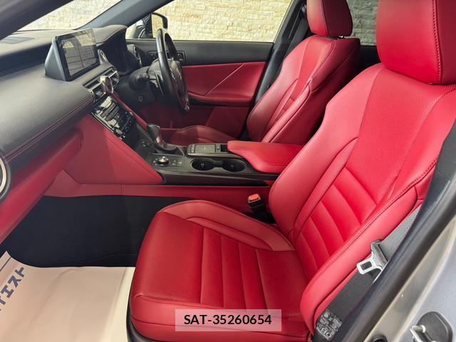 Lexus IS 2021-10 8224366-10