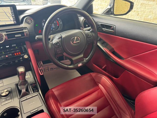 Lexus IS 2021-10 8224366-15