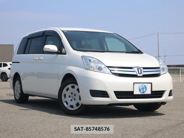 Toyota ISIS 2013-03 8217270-0