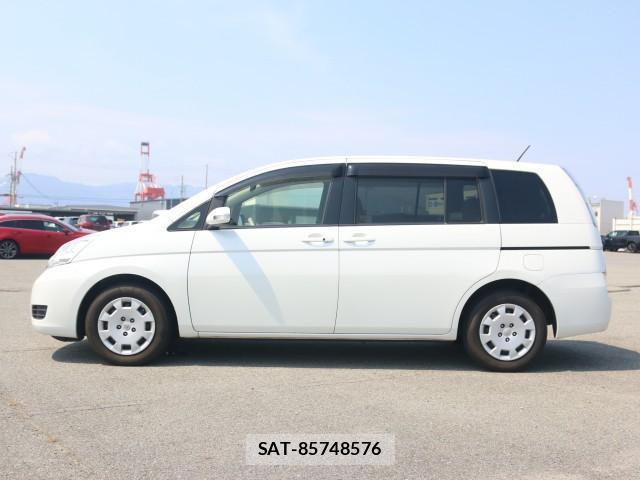 Toyota ISIS 2013-03 8217270-10