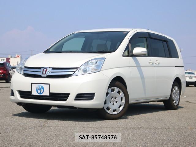 Toyota ISIS 2013-03 8217270-12