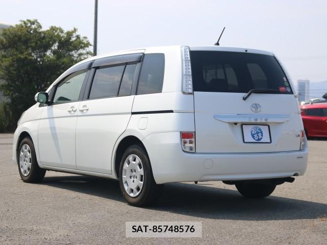 Toyota ISIS 2013-03 8217270-14