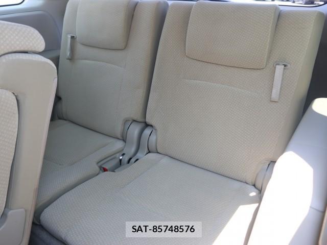 Toyota ISIS 2013-03 8217270-7