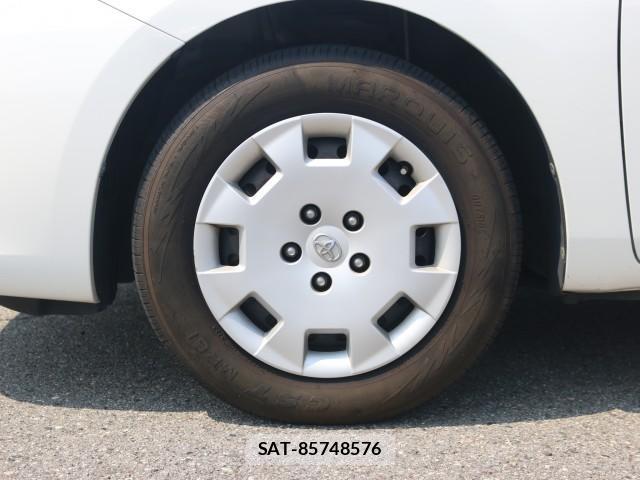 Toyota ISIS 2013-03 8217270-8