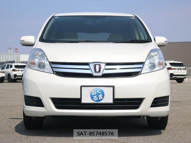 Toyota ISIS 2013-03 8217270-9
