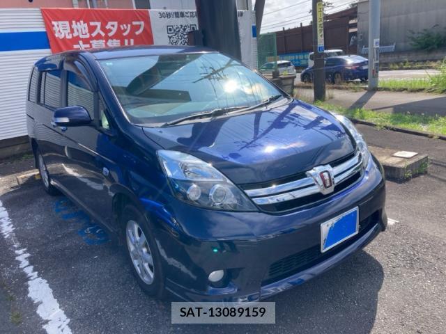 Toyota ISIS 2012-02 8220035-0