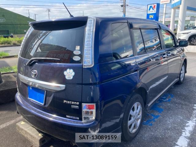Toyota ISIS 2012-02 8220035-1