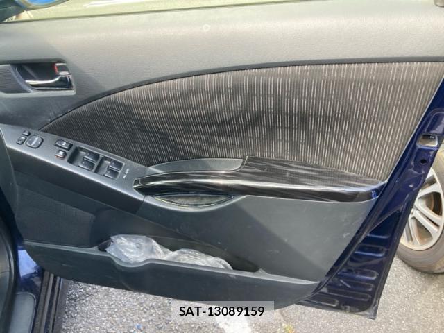 Toyota ISIS 2012-02 8220035-10