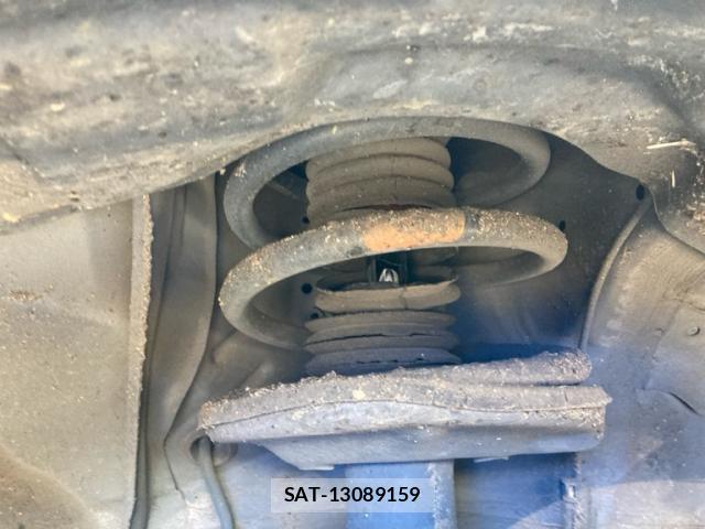 Toyota ISIS 2012-02 8220035-12