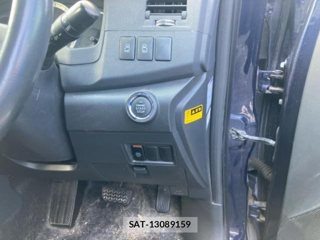 Toyota ISIS 2012-02 8220035-14