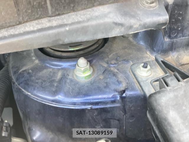 Toyota ISIS 2012-02 8220035-19