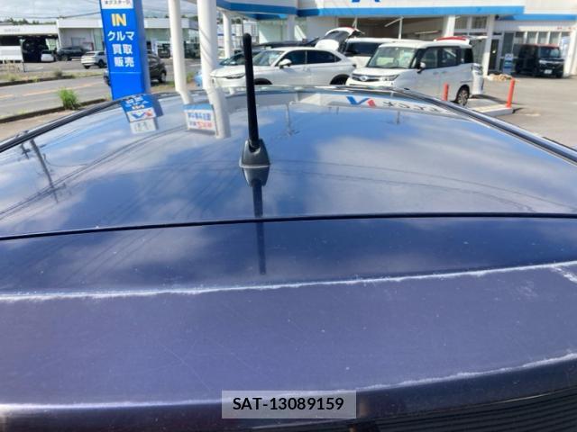 Toyota ISIS 2012-02 8220035-4