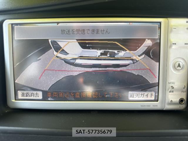 Toyota ISIS 2011-03 8220449-11