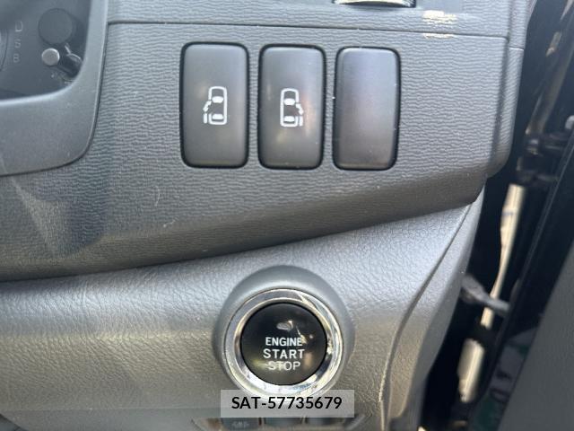 Toyota ISIS 2011-03 8220449-14