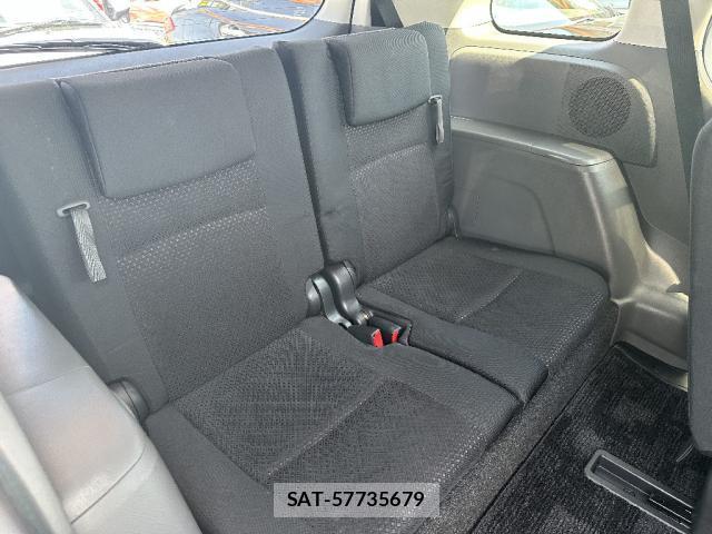 Toyota ISIS 2011-03 8220449-5
